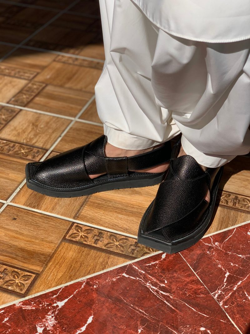 Black Dotted Kaptaan Chappal - Image 4