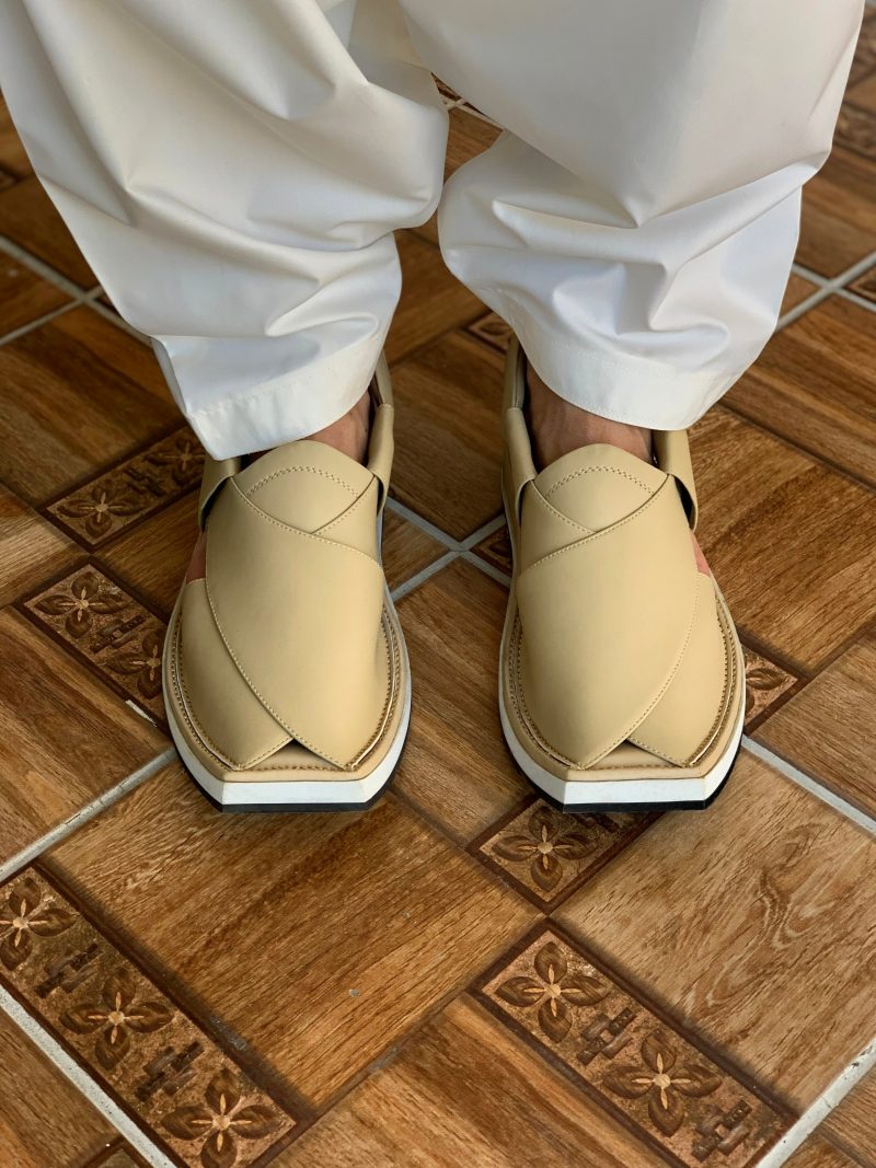 Half White Kaptaan Chappal